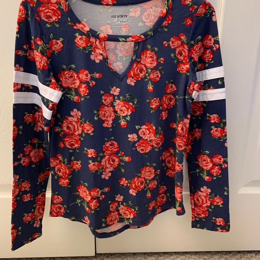 Long sleeve top with roses!
